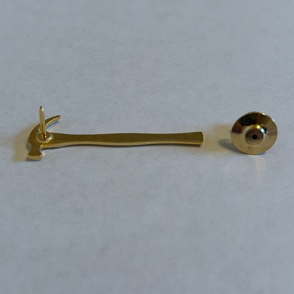 Gold Coloured Hammer Label or Tie Pin - Picture 4 of 5